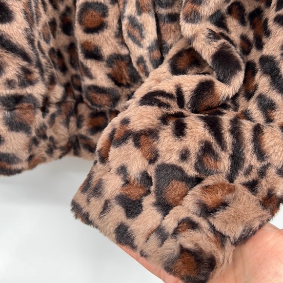 🆕Hem & Thread Faux Fur Fleece Crop Hooded Pullover Animal Print Leopard S,M &L - Picture 5 of 11